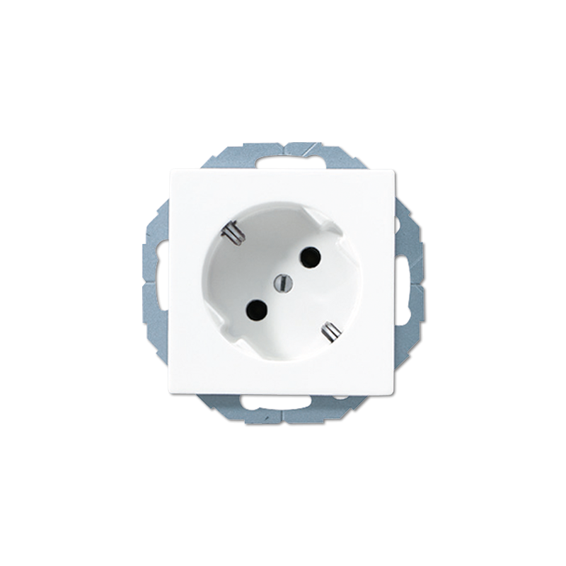 A seeria pistikupesa Valge