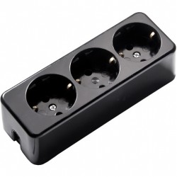 Pistikupesa 3 pesa duroplast pinnale must