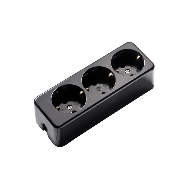 Pistikupesa pinnale 3 pesa duroplast must