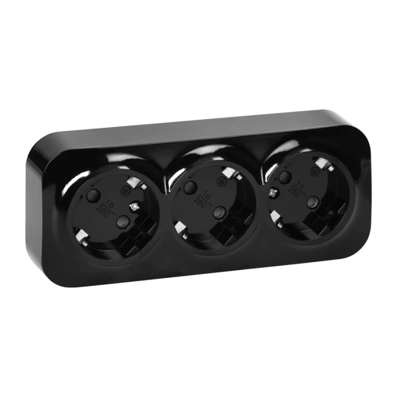 Pistikupesa 3-ne pinnale must IP20