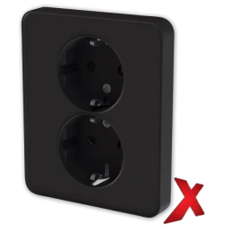 2-ne pistikupesa maandusega must adapterkarbile