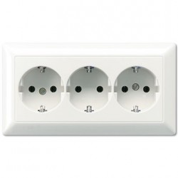 AS523 3-ne pistikupesa valge